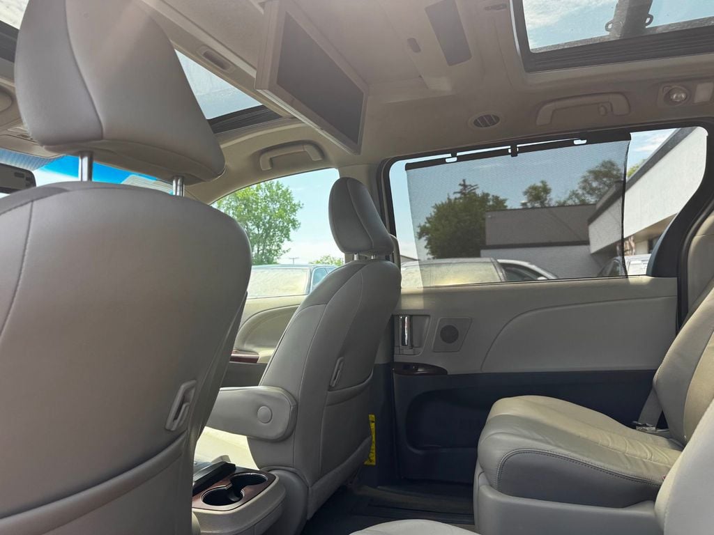 2013 Toyota Sienna XLE 8-PASSENGER - 23019440 - 14