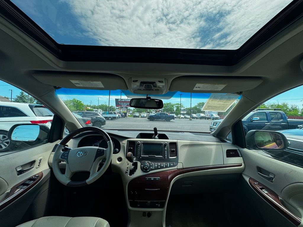 2013 Toyota Sienna XLE 8-PASSENGER - 23019440 - 22