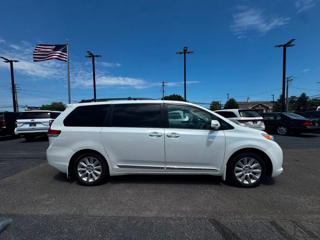 2013 Toyota Sienna XLE 8-PASSENGER - 23019440 - 3