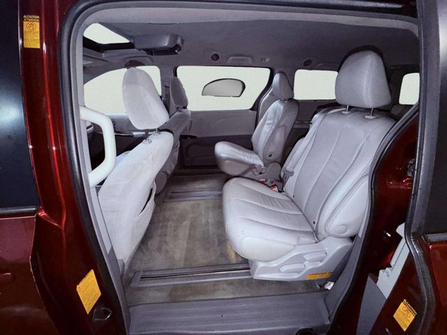 2013 Toyota Sienna XLE 8 Passenger 4dr Mini Van - 22987383 - 18