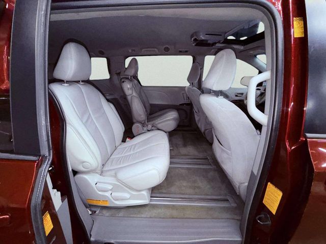 2013 Toyota Sienna XLE 8 Passenger 4dr Mini Van - 22987383 - 22