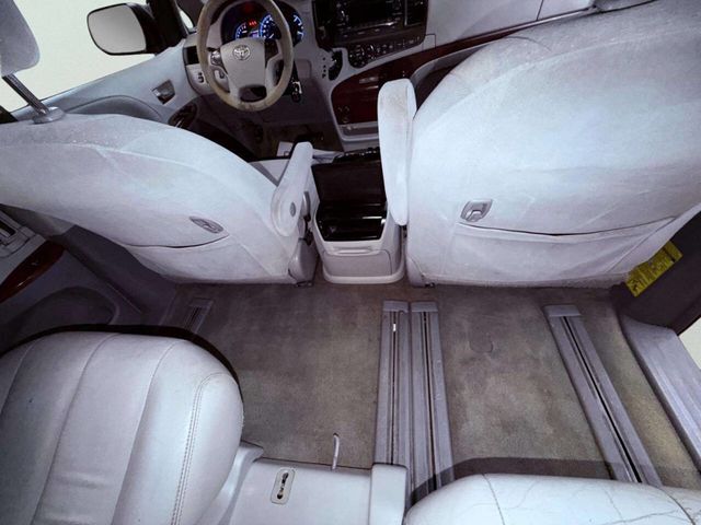 2013 Toyota Sienna XLE 8 Passenger 4dr Mini Van - 22987383 - 23