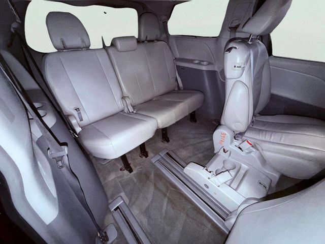 2013 Toyota Sienna XLE 8 Passenger 4dr Mini Van - 22987383 - 25