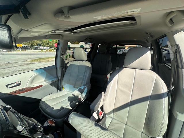 2013 Toyota Sienna XLE 8 Passenger 4dr Mini Van - 22930850 - 9