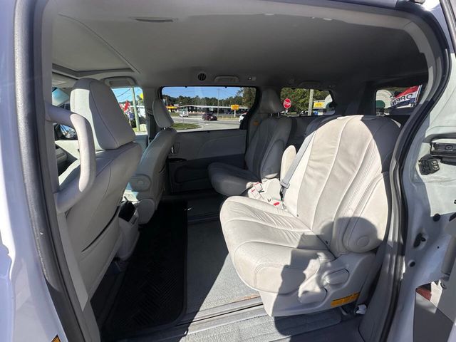 2013 Toyota Sienna XLE 8 Passenger 4dr Mini Van - 22930850 - 10