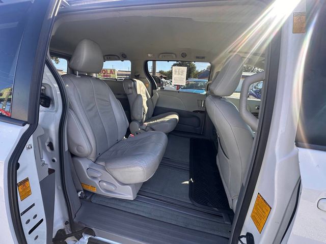 2013 Toyota Sienna XLE 8 Passenger 4dr Mini Van - 22930850 - 14