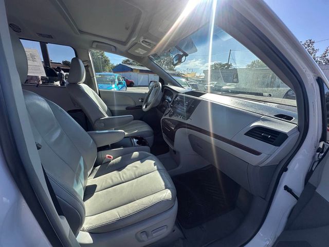 2013 Toyota Sienna XLE 8 Passenger 4dr Mini Van - 22930850 - 15