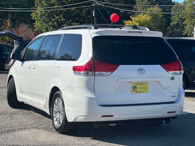 2013 Toyota Sienna XLE 8 Passenger 4dr Mini Van - 22930850 - 3