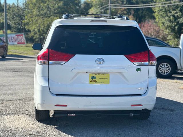 2013 Toyota Sienna XLE 8 Passenger 4dr Mini Van - 22930850 - 4