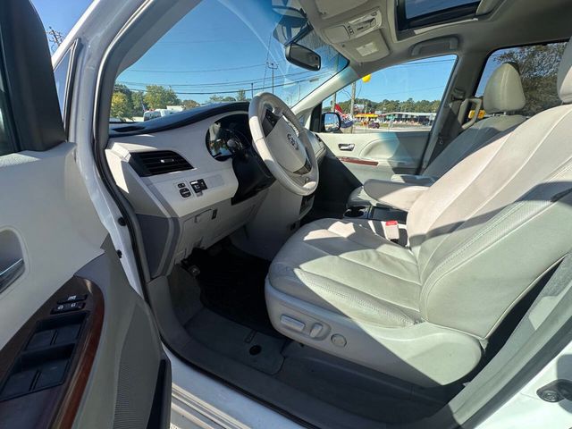 2013 Toyota Sienna XLE 8 Passenger 4dr Mini Van - 22930850 - 8
