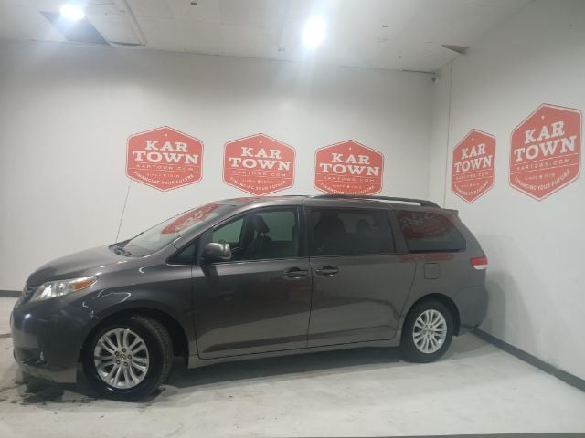 2013 Toyota Sienna XLE FWD 8-Passenger V6 - 22626866 - 0