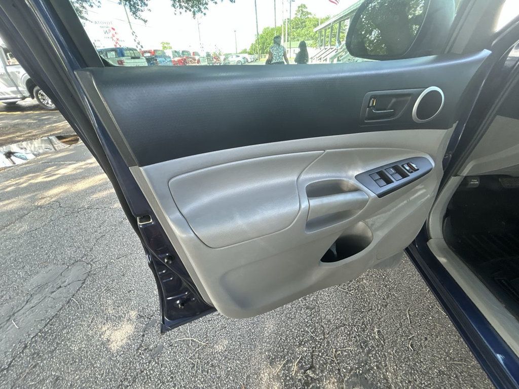 Toyota Tacoma 2WD Double Cab V6 Automatic PreRunner photo 12