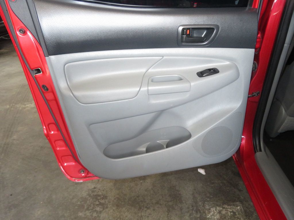 2013 Toyota Tacoma SR5 photo 22