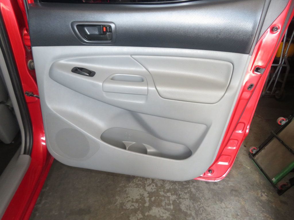 2013 Toyota Tacoma SR5 photo 26