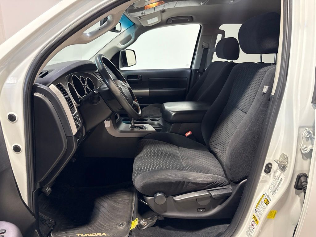 2013 Toyota Tundra CrewMax 5.7L FFV V8 6-Spd AT (Natl) - 23038665 - 23