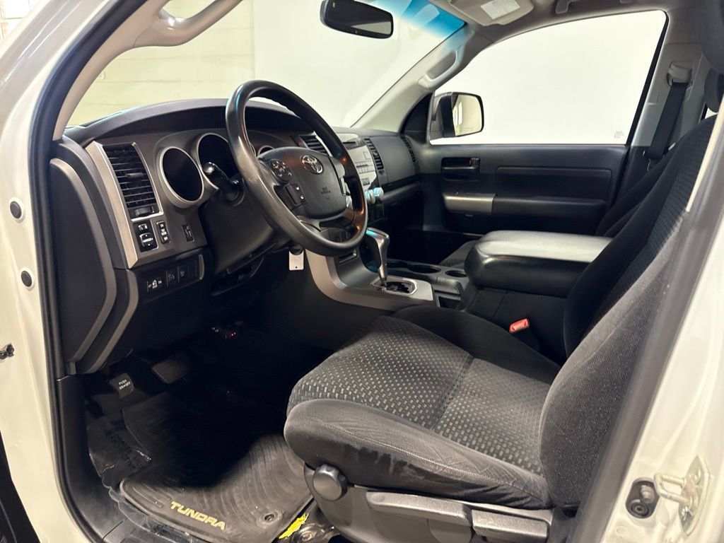 2013 Toyota Tundra CrewMax 5.7L FFV V8 6-Spd AT (Natl) - 23038665 - 25