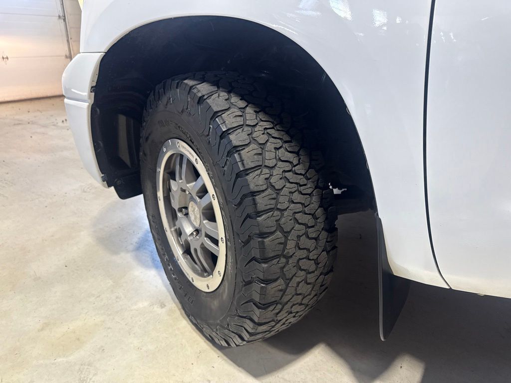 2013 Toyota Tundra CrewMax 5.7L FFV V8 6-Spd AT (Natl) - 23038665 - 2