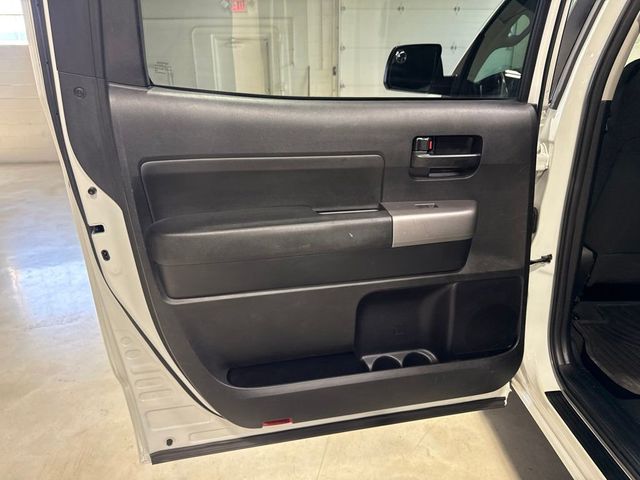 2013 Toyota Tundra CrewMax 5.7L FFV V8 6-Spd AT (Natl) - 23038665 - 31