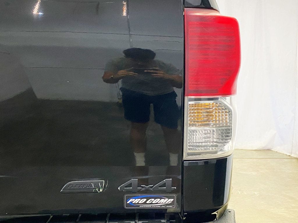 2013 Toyota Tundra CrewMax photo 9