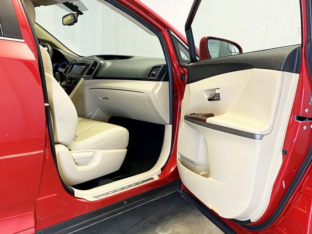 2013 Toyota Venza 4dr Wagon I4 AWD LE - 22973700 - 37