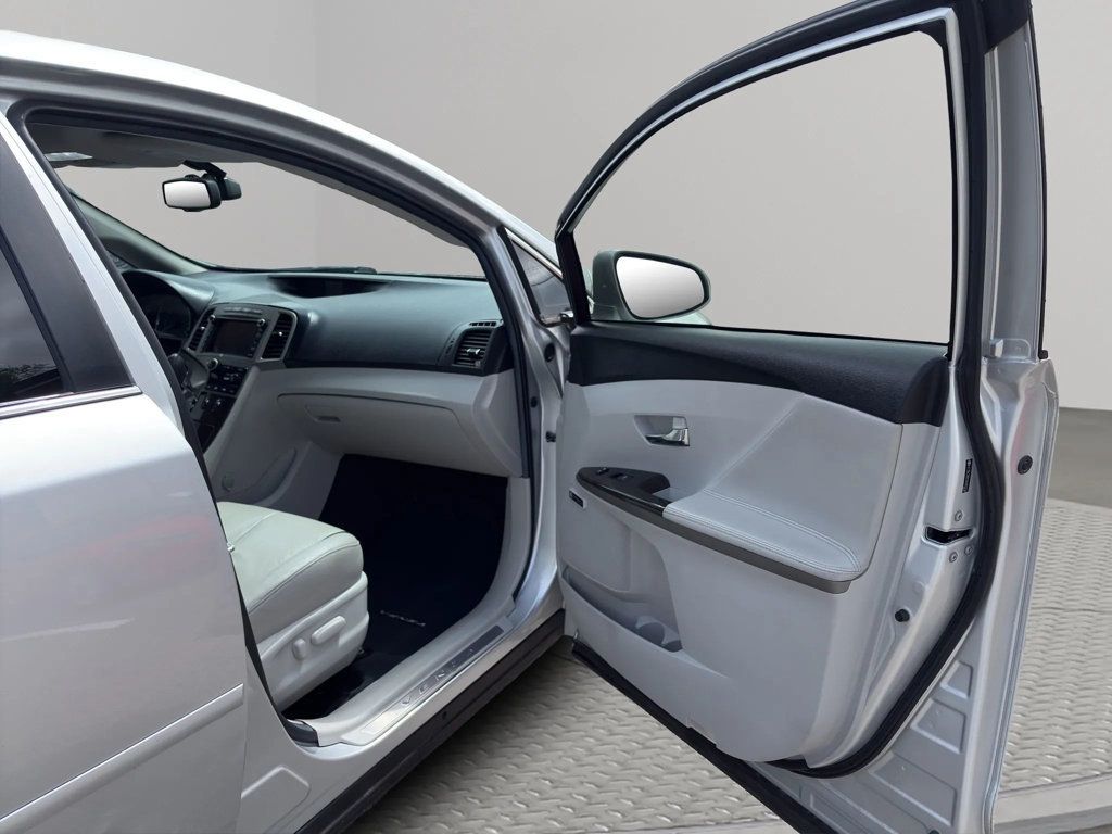 2013 Toyota Venza 4dr Wagon V6 AWD Limited - 23016175 - 22