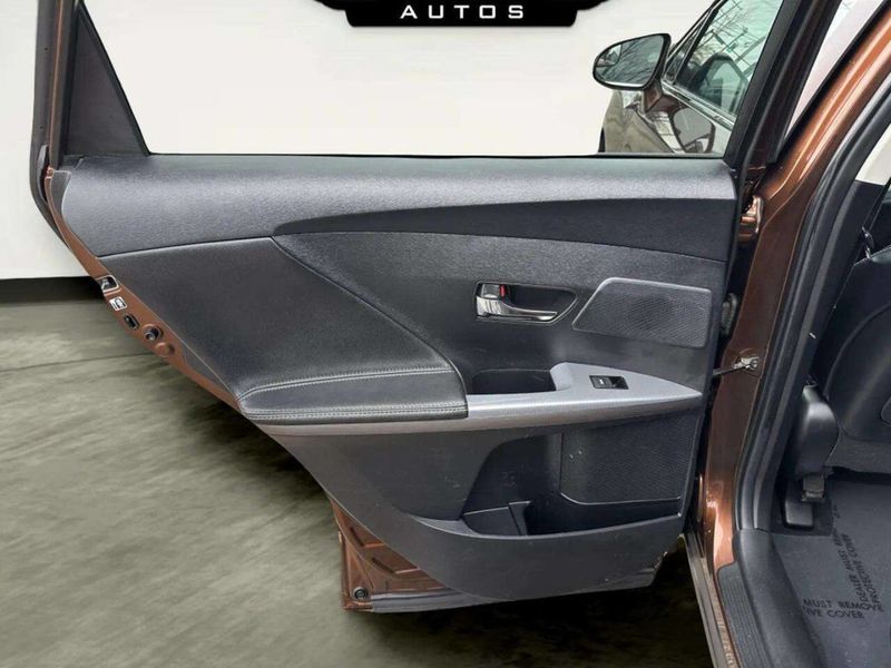 2013 Toyota Venza 4dr Wagon V6 AWD XLE - 22980687 - 11