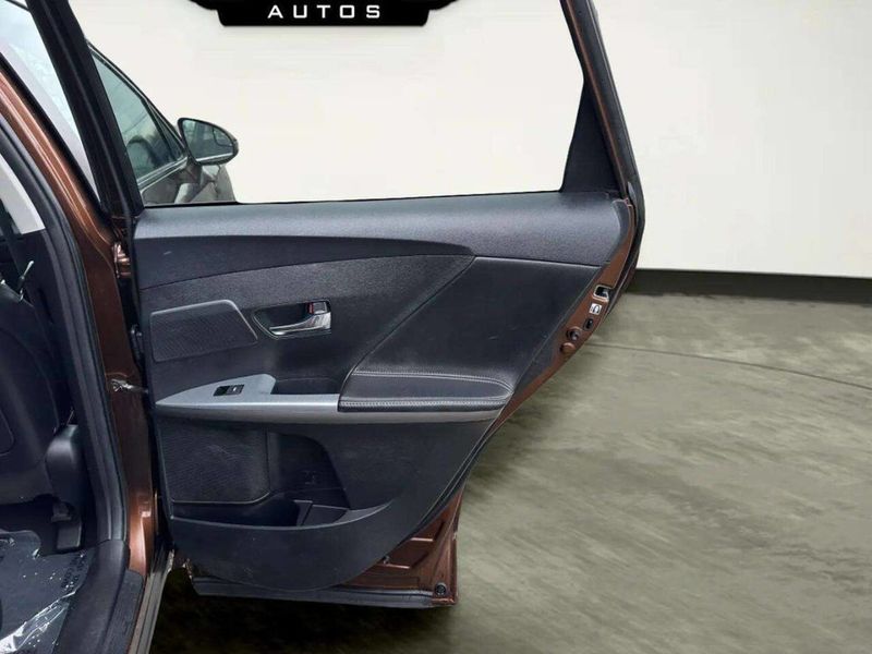 2013 Toyota Venza 4dr Wagon V6 AWD XLE - 22980687 - 16