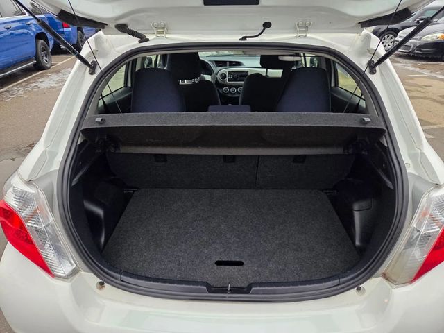 2013 Toyota Yaris LE Hatchback 4D - 22965107 - 12
