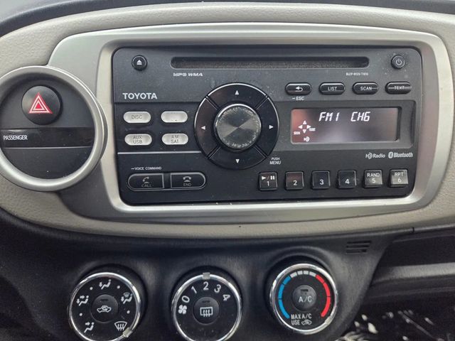 2013 Toyota Yaris LE Hatchback 4D - 22965107 - 14