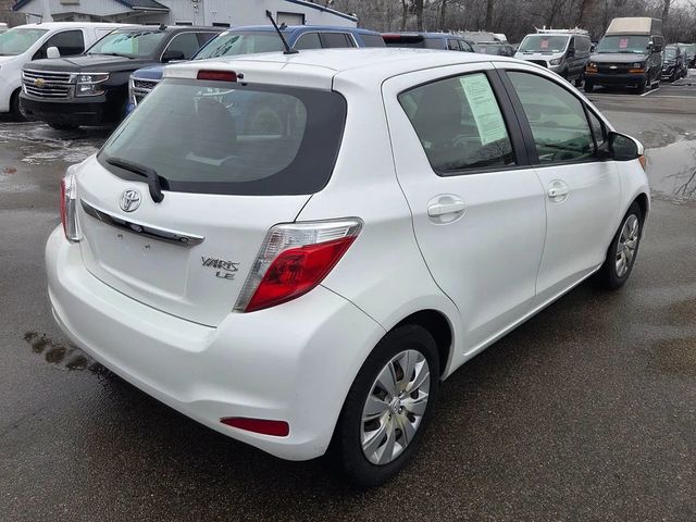 2013 Toyota Yaris LE Hatchback 4D - 22965107 - 15