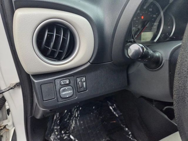 2013 Toyota Yaris LE Hatchback 4D - 22965107 - 21