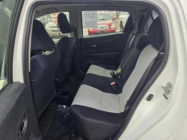 2013 Toyota Yaris LE Hatchback 4D - 22965107 - 3