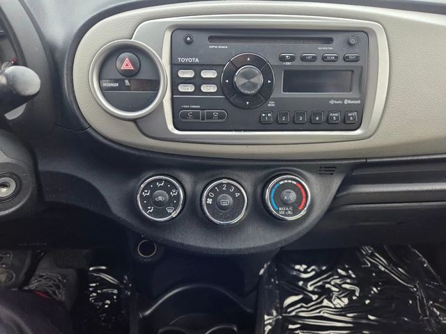 2013 Toyota Yaris LE Hatchback 4D - 22965107 - 7