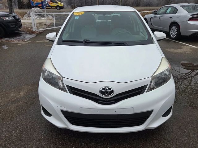 2013 Toyota Yaris LE Hatchback 4D - 22965107 - 8