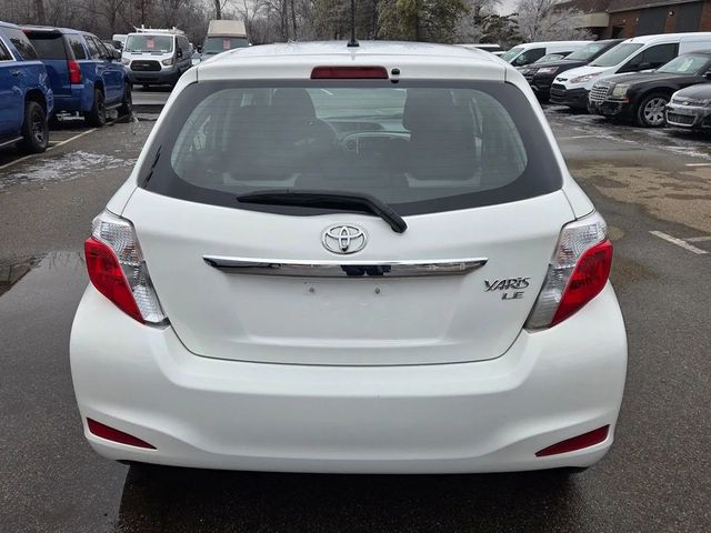 2013 Toyota Yaris LE Hatchback 4D - 22988406 - 10