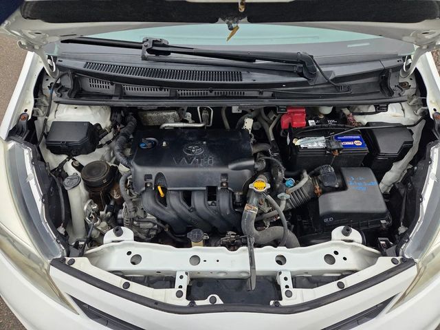 2013 Toyota Yaris LE Hatchback 4D - 22988406 - 18