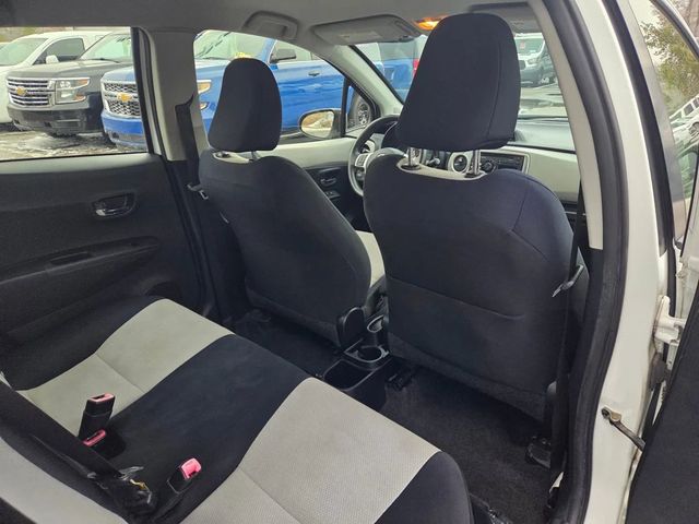 2013 Toyota Yaris LE Hatchback 4D - 22988406 - 24