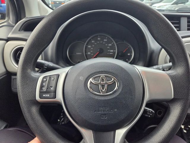 2013 Toyota Yaris LE Hatchback 4D - 22988406 - 26