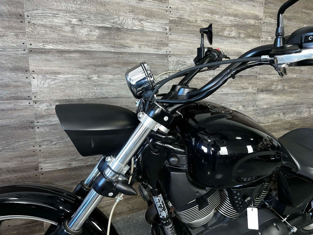 2013 Victory Vegas 8-Ball LOW MILES! - 22769481 - 14