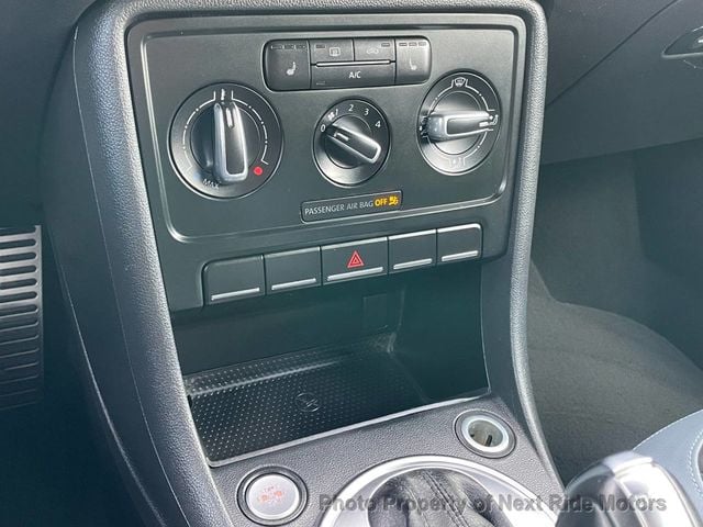 2013 Volkswagen Beetle Convertible 2013 VOLKSWAGEN BEETLE 2D CONVERTIBLE 60S EDITION 615-730-9991 - 22985245 - 24