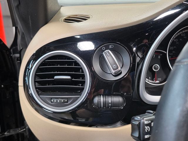 2013 Volkswagen Beetle Convertible 2013 Volkswagen Beetle Convertible 2.5L w/Tech - 23021616 - 28