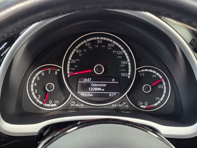 2013 Volkswagen Beetle Convertible 2013 Volkswagen Beetle Convertible 2.5L w/Tech - 23021616 - 32