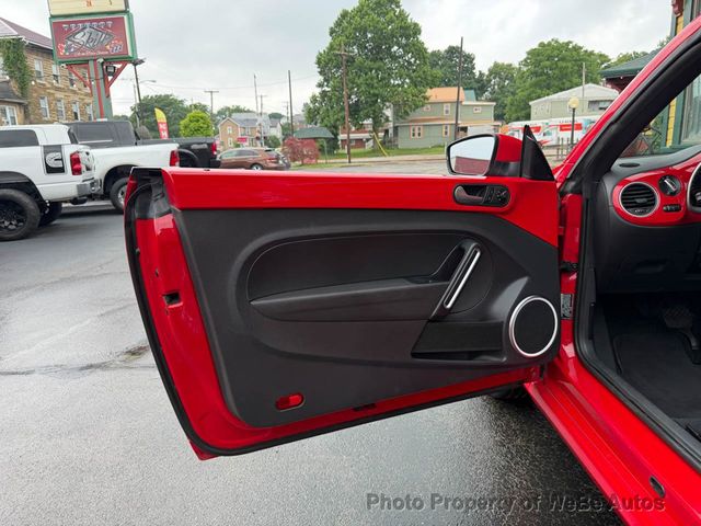 2013 Volkswagen Beetle Convertible 2.5L Convertible - 23050892 - 17
