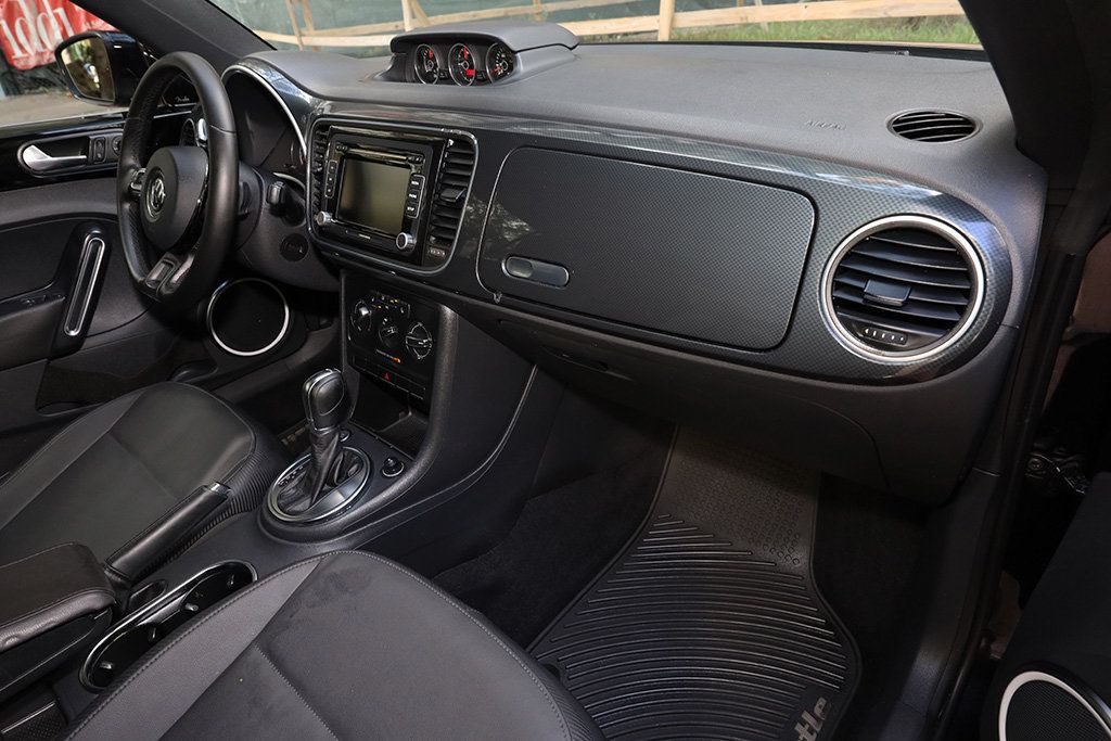 2013 Volkswagen Beetle Convertible photo 24