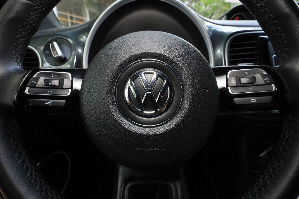 2013 Volkswagen Beetle Convertible photo 30