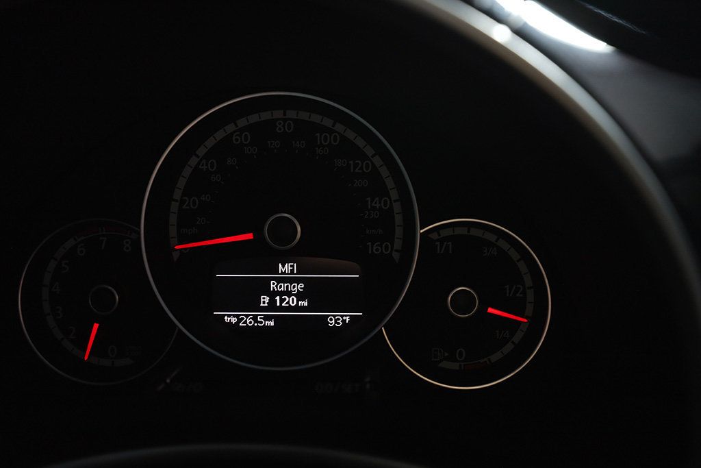 2013 Volkswagen Beetle Convertible photo 31