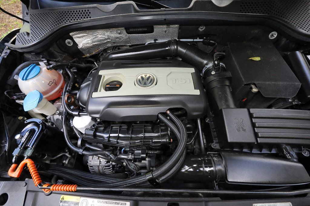 2013 Volkswagen Beetle Convertible photo 32