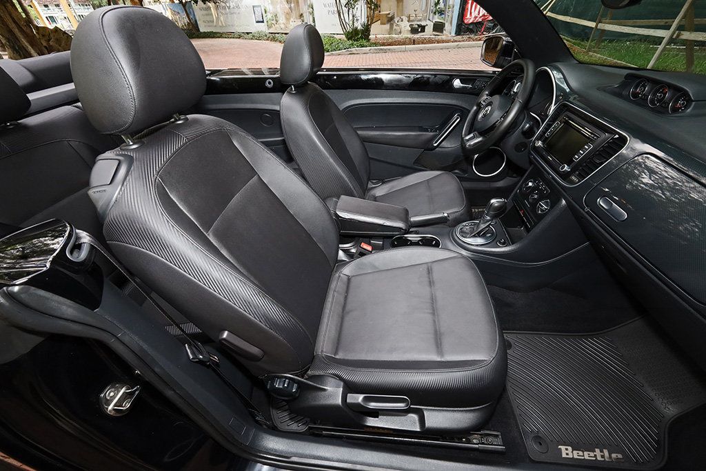 2013 Volkswagen Beetle Convertible photo 4