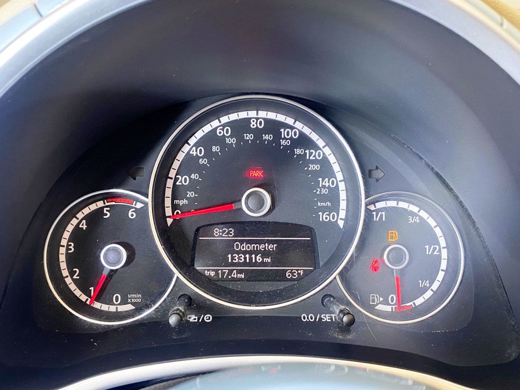 2013 Volkswagen Beetle Convertible 2dr Manual 2.0L TDI - 22911563 - 35