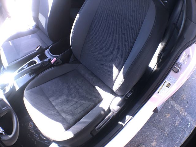 2013 Volkswagen Beetle Coupe  - 22935876 - 13